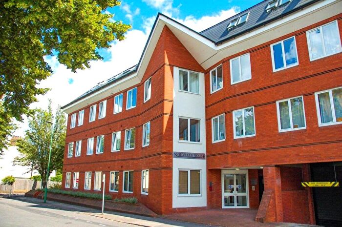 2 Bedroom Flat To Rent In Sutton Court Road, Sutton, SM1