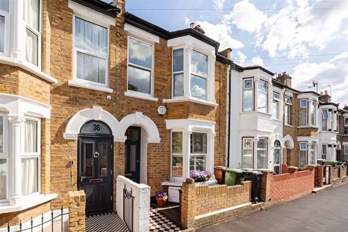 4 Bedroom Property For Sale In The Crescent, Walthamstow, E17