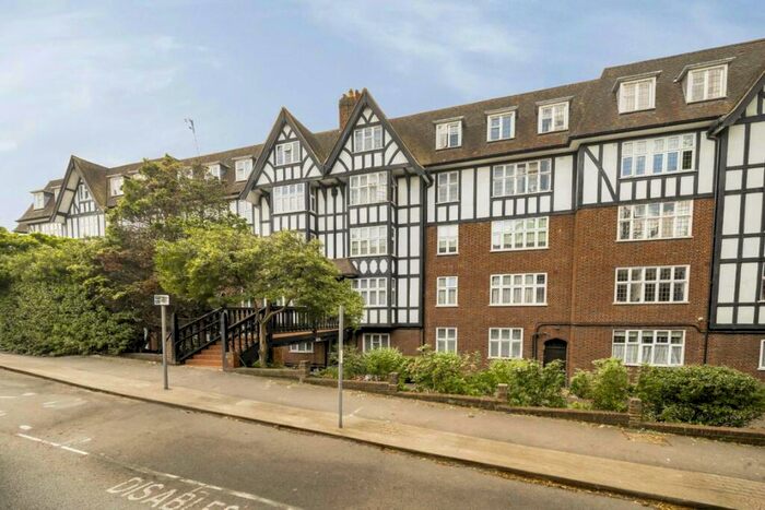 3 Bedroom Flat To Rent In Finchley Road, Childs Hill, NW2