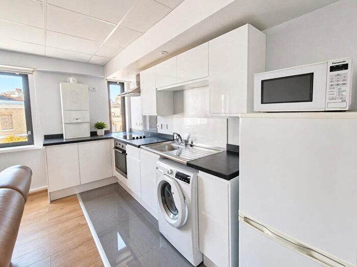 Studio To Rent In London Road, Southampton, SO15