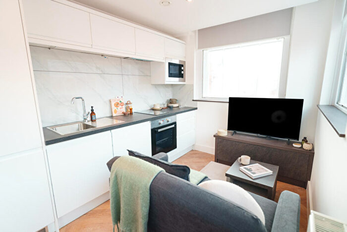 Apartment To Rent In Apt, - Cookridge Street #, LS2