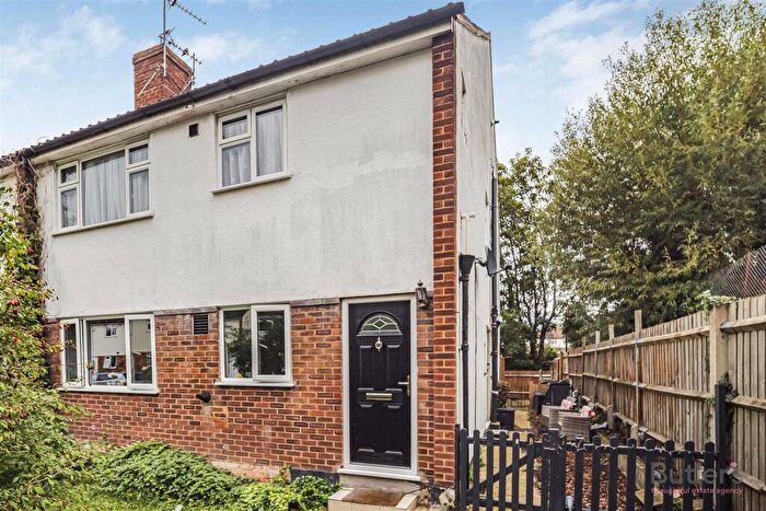 2 Bedroom Maisonette For Sale In Sunnyhurst Close, Sutton, SM1