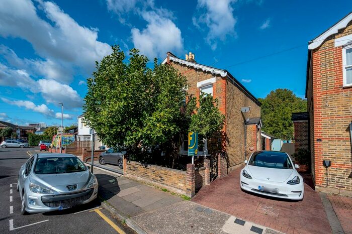 3 Bedroom Property To Rent In Deacon Road, Kingston, Kingston Upon Thames, KT2