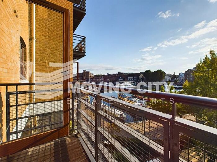2 Bedroom Flat To Rent In Shearwater Court, Star Place, Wapping, E1W