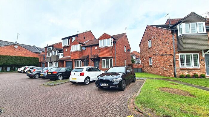 2 Bedroom House To Rent In Kensington Court, Wilmslow, Cheshire, SK9