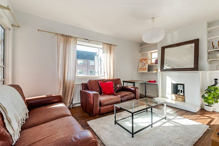 2 Bedroom Flat To Rent In Lambourn Road, London, SW4