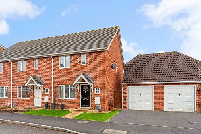 3 Bedroom End Of Terrace House For Sale In Reynolds Street, Fleet, GU51