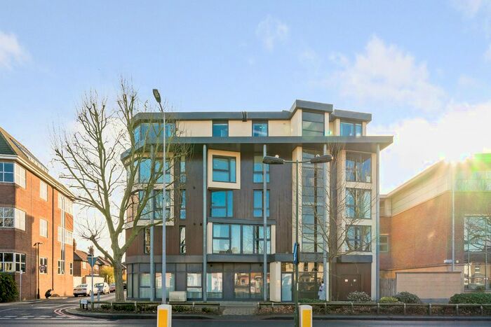 4 Bedroom Penthouse To Rent In Lower Mortlake Road, Richmond, TW9