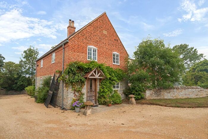 2 Bedroom Flat To Rent In Buckle Street, Ullington, WR11