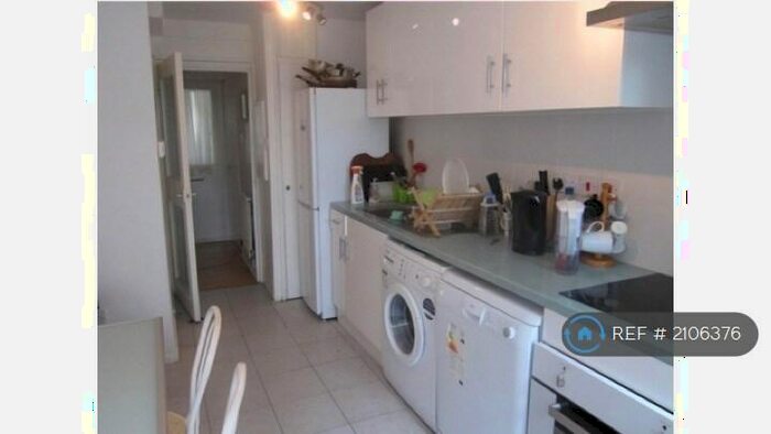 4 Bedroom Semi-Detached House To Rent In Earlsferry Way, London, N1