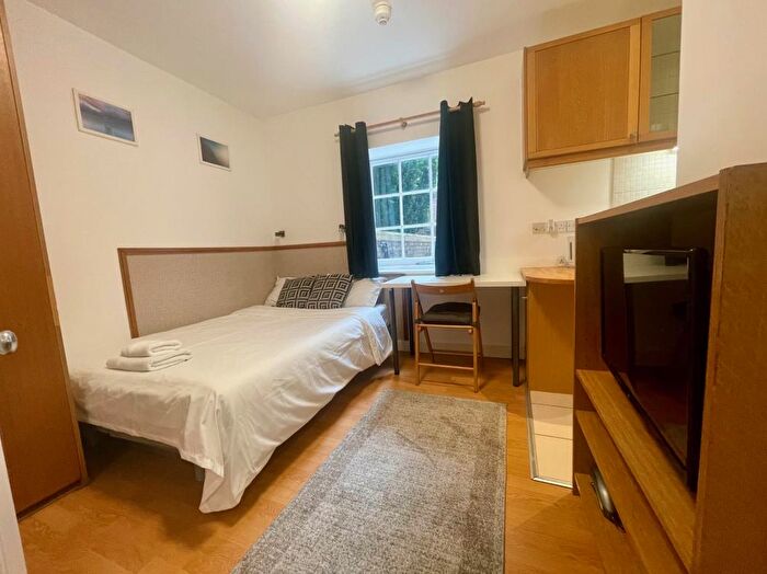 Studio To Rent In Fulham Palace Road, Hammersmith, London, W6