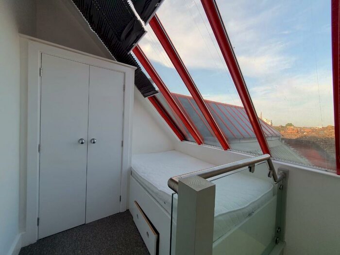 1 Bedroom Flat To Rent In Southern Court, South Street, Reading, Berkshire, RG1