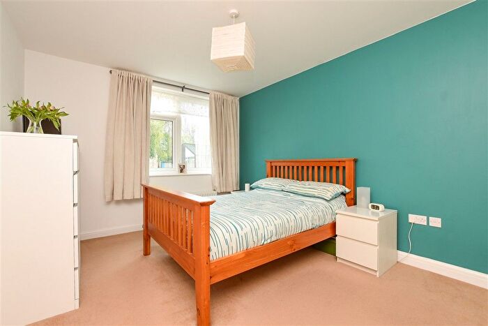 2 Bedroom Maisonette For Sale In Edenside Road, Bookham, Leatherhead, Surrey, KT23