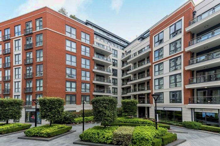 3 Bedroom Flat To Rent In Park Street, London, SW6