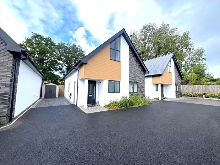 3 Bedroom Chalet To Rent In Lavender Gardens, Broadstone, BH18