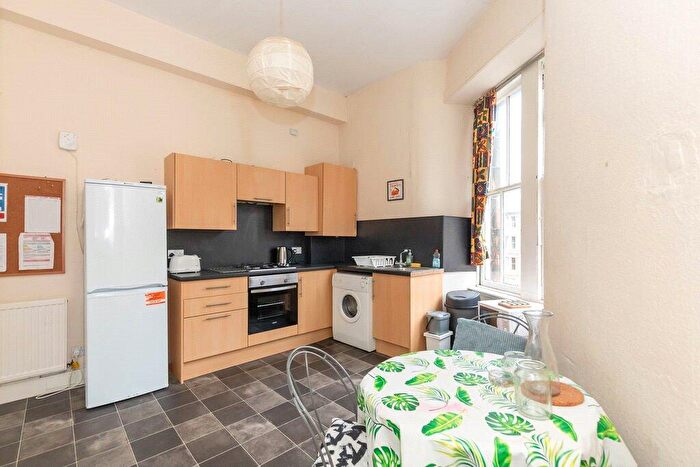 3 Bedroom Flat To Rent In Bruntsfield Place, Edinburgh, EH10