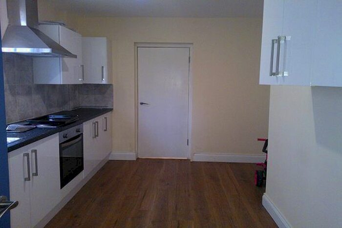 3 Bedroom Semi-Detached House To Rent In Geoffrey Road, Brockley, SE4