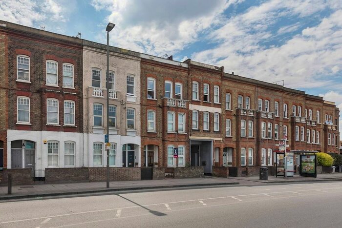 2 Bedroom Flat To Rent In Queenstown Road, Battersea, London, SW8
