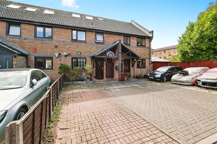 4 Bedroom Terraced House For Sale In Bracken Close, Beckton, London, E6