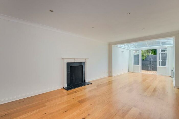 4 Bedroom House To Rent In Pooles Lane, SW10