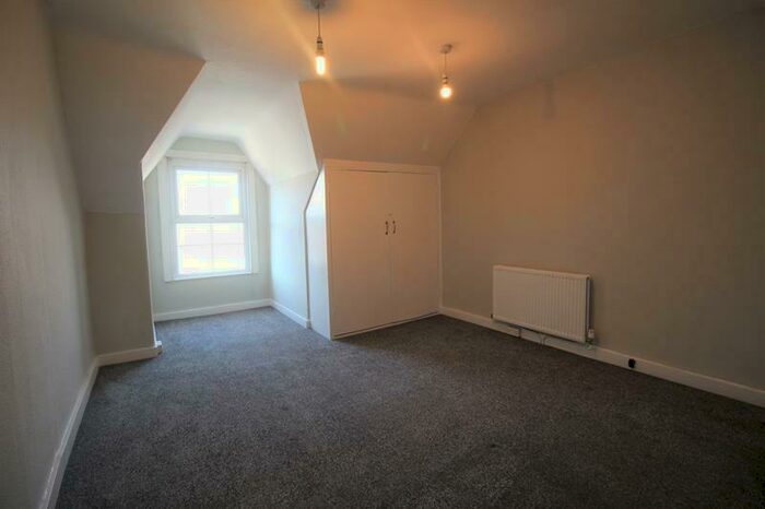 2 Bedroom Flat To Rent In Castle Road, Bedford, MK40