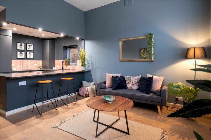 1 Bedroom Flat To Rent In Hopton Road, Streatham, Lambeth, London, SW16