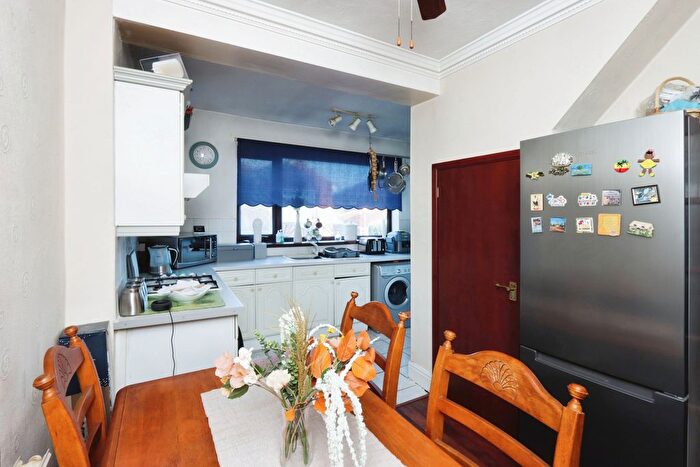 2 Bedroom Semi-Detached House For Sale In Newlands Avenue, Sheffield, South Yorkshire, S12