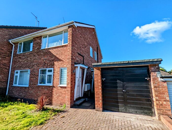 2 Bedroom Maisonette To Rent In Patshull Close, Birmingham, B43