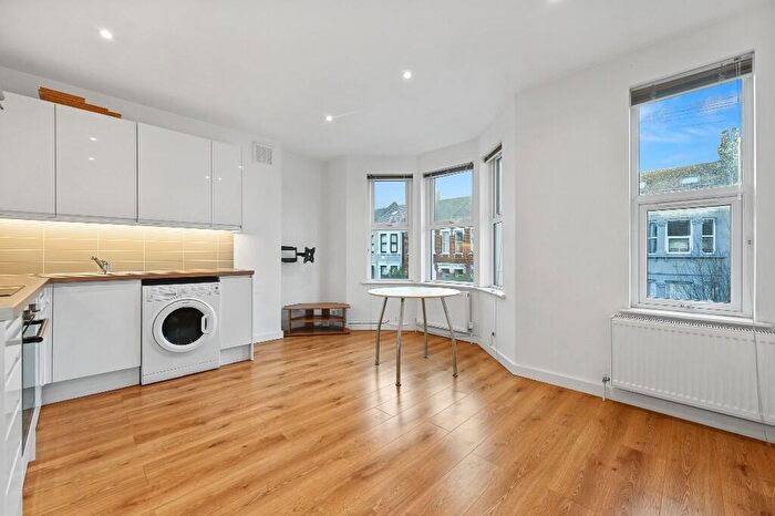 2 Bedroom Apartment For Sale In Osborne Road, London, NW2