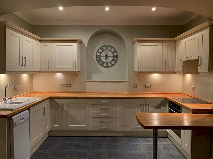 2 Bedroom Flat To Rent In West Mall, Clifton, Bristol, BS8