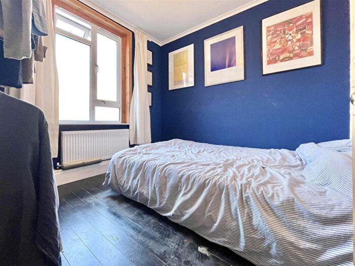 2 Bedroom Flat For Sale In Granville Road, Weymouth, DT4
