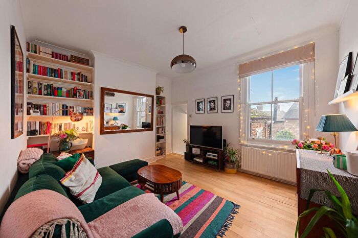 2 Bedroom Flat For Sale In Parish Lane, London, SE20