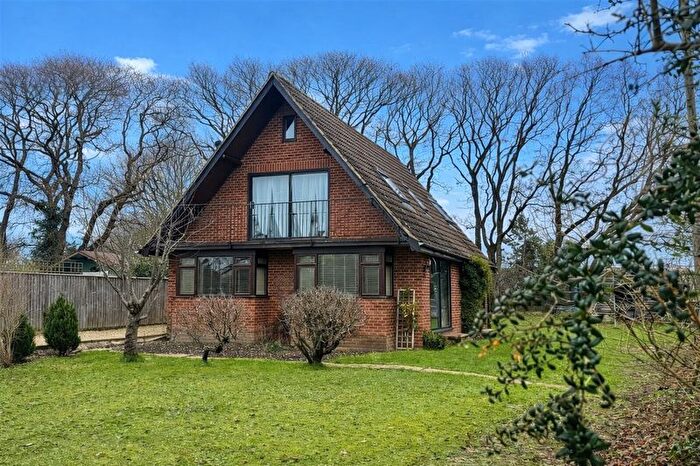 4 Bedroom Detached House For Sale In Fir Avenue, New Milton, BH25