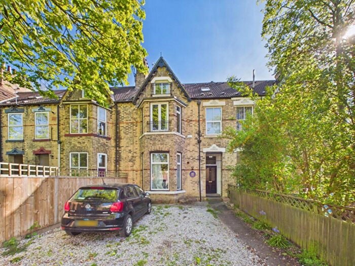 2 Bedroom Apartment For Sale In Pearson Park, Hull, HU5