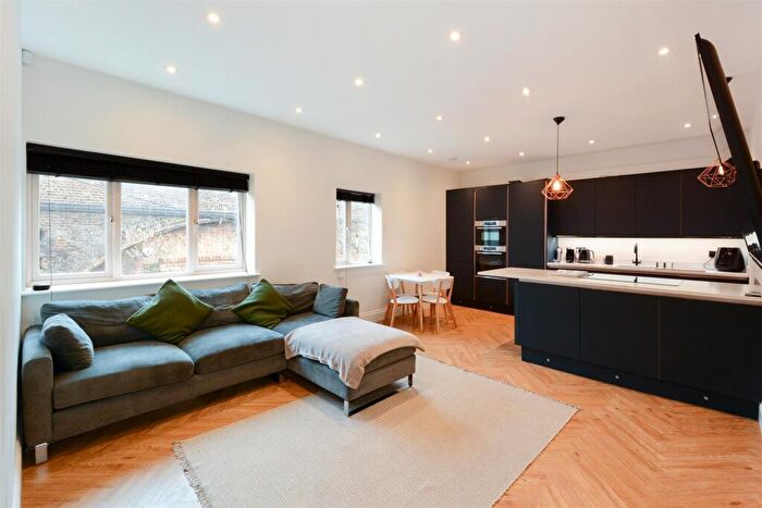 2 Bedroom Flat To Rent In Hollybush Place, London, E2