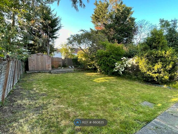 3 Bedroom Flat To Rent In Hampton, Hampton, TW12