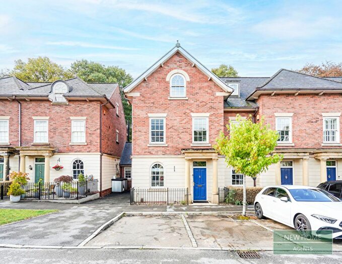 4 Bedroom End Terrace House For Sale In Abbeycroft Close, Tyldesley, Manchester, M29
