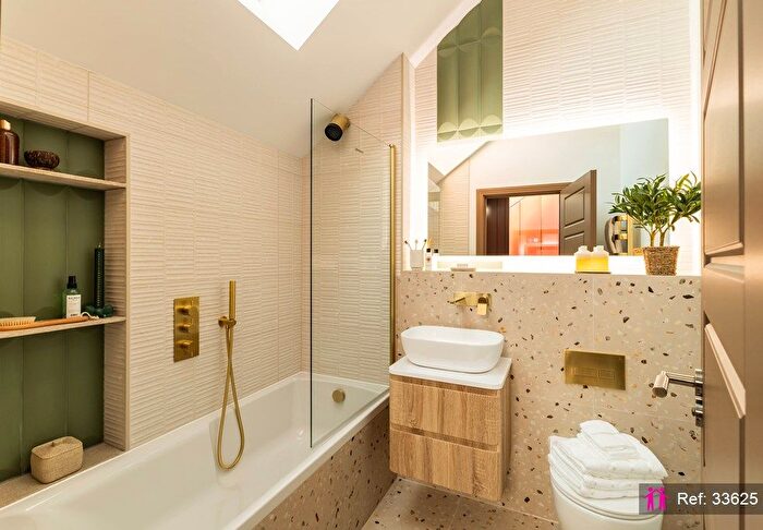 2 Bedroom Mews For Sale In Worple Road, London, SW20