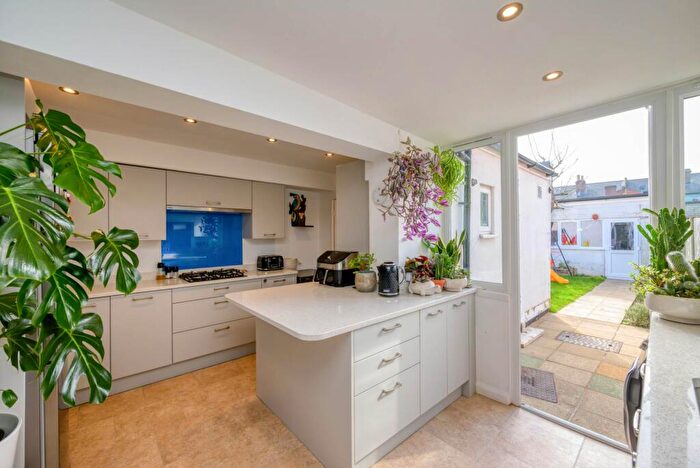 2 Bedroom End Of Terrace House For Sale In Gosbrook Road, Caversham, RG4