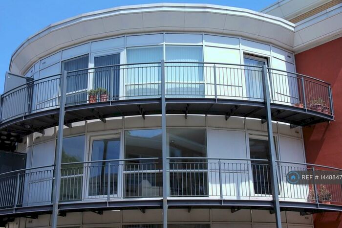 1 Bedroom Flat To Rent In Monarch Way, Ilford, IG2