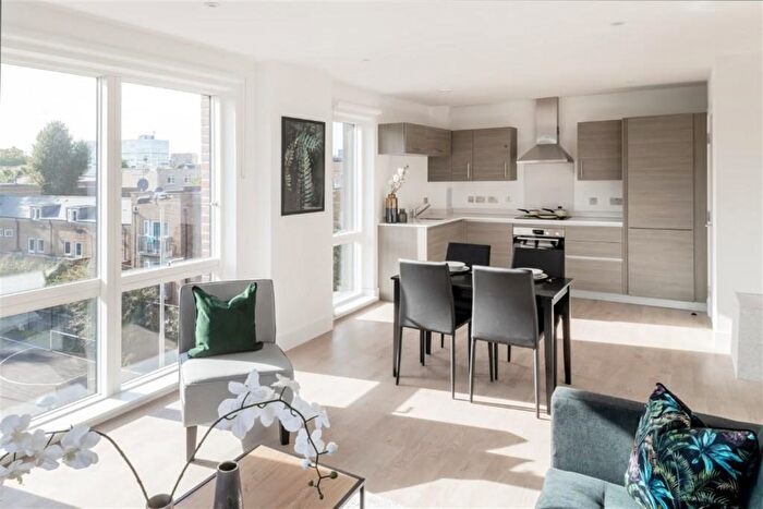 2 Bedroom Flat To Rent In Pechora Way, London, E14