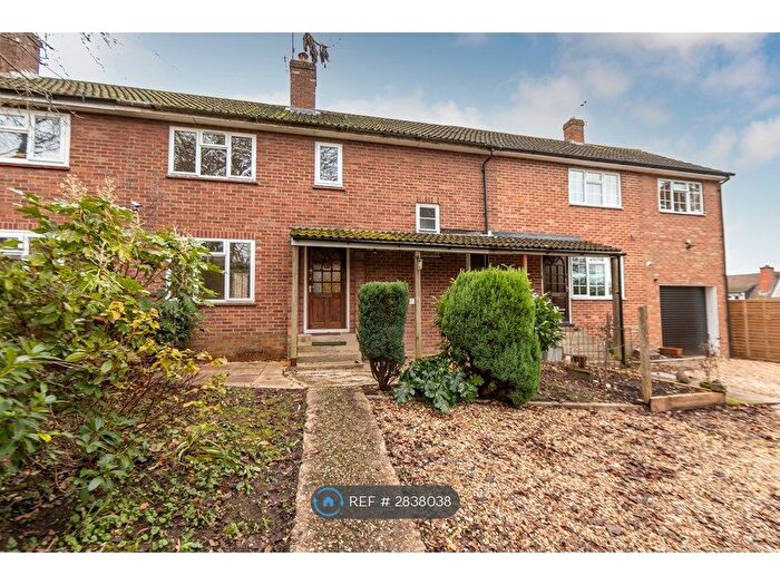 3 Bedroom Terraced House To Rent In Glebe Close, Tadley, RG26