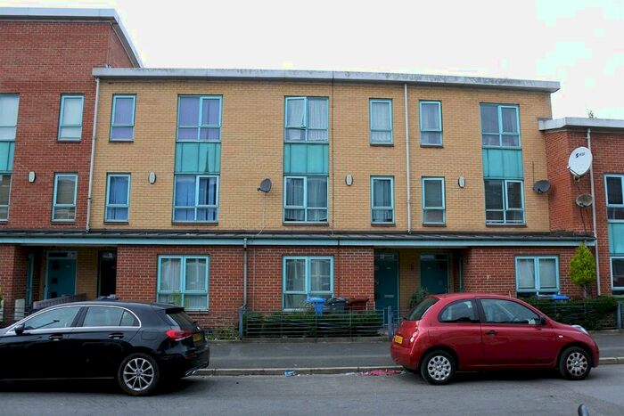3 Bedroom Terraced House To Rent In Broadfield Road, Manchester, M14