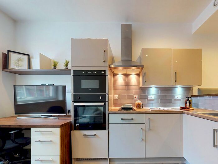 Studio To Rent In Park Square South, Leeds, LS1