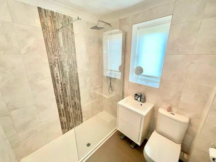 1 Bedroom House To Rent In Lake Avenue, RM13