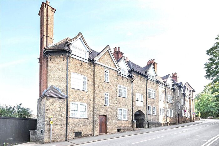 1 Bedroom Flat For Sale In Guildford, Surrey, GU2
