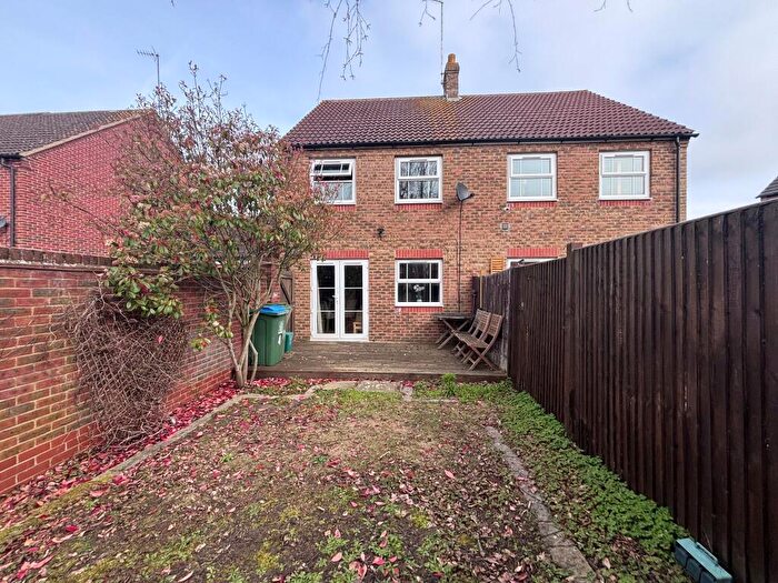 3 Bedroom Semi Detached House To Rent In Milford Place, Fairford Leys, HP19