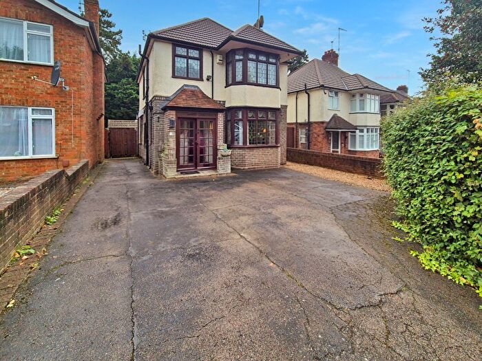 3 Bedroom Detached House For Sale In Cutenhoe Road, Luton, Bedfordshire, LU1