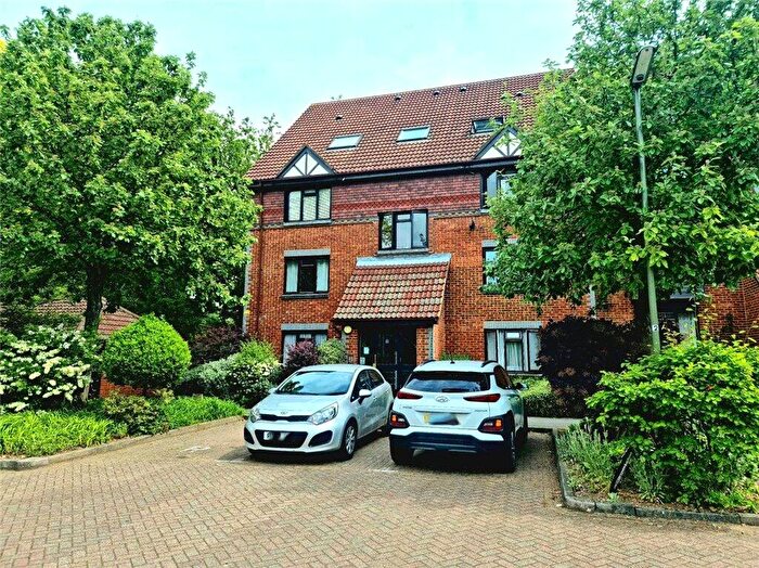 Studio To Rent In Templecombe Mews, Oriental Road, Woking, Surrey, GU22