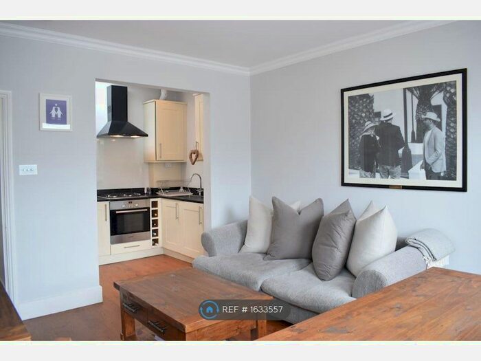 2 Bedroom Flat To Rent In Castletown Road, London, W14